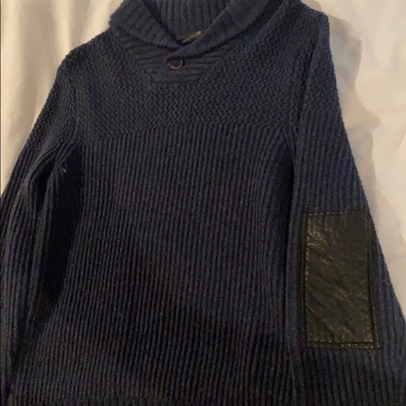 Denver Hayes, cotton sweater with leather elbows. - Picture 2 of 3